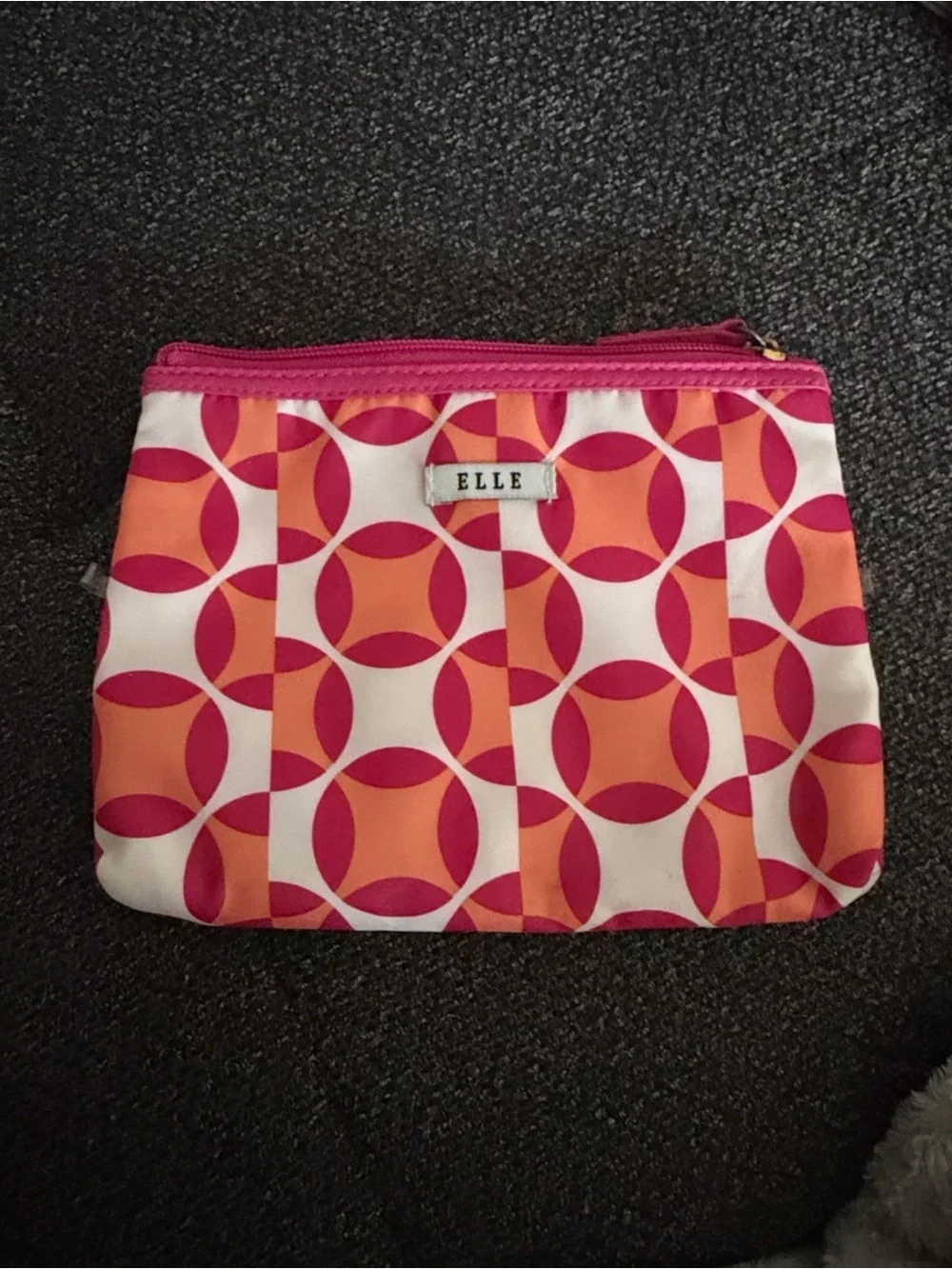 Elle bright geometric